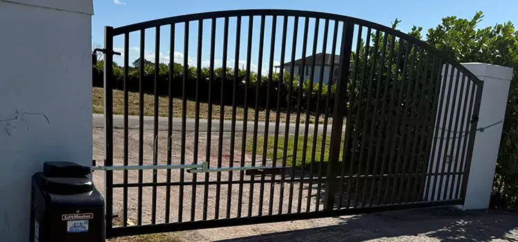 Driveway Fence Repair Mustang